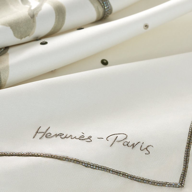 Libre Comme Pegase embroidered scarf 90 - White | Hermès USA
